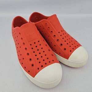 Native Jefferson Slip-On Shoes Junior Size 3 Red